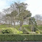 Host & - Park View *