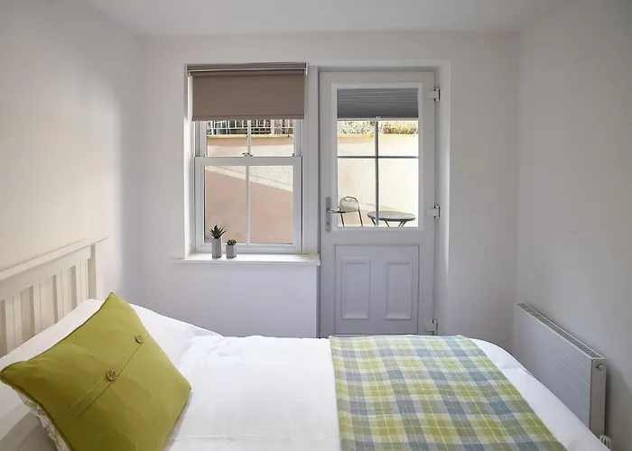 Host & - Park View *