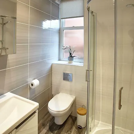 Host & - Park View *