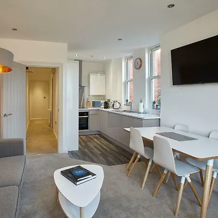 Host & - Park View Apartment
